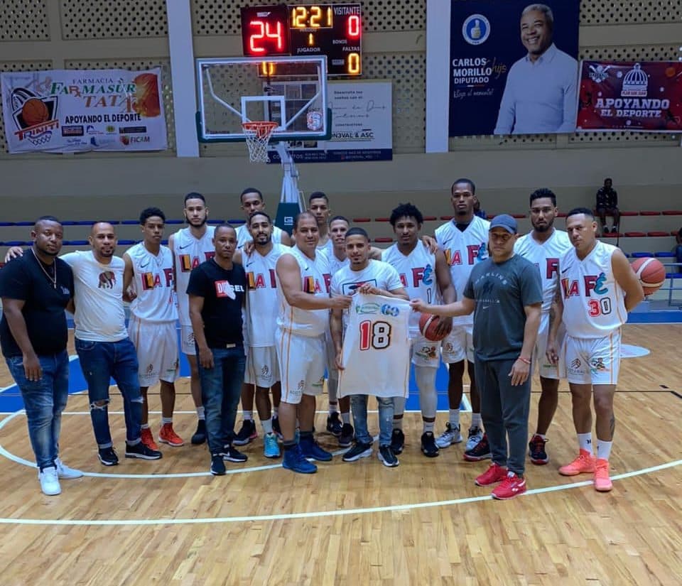 Entrega de uniformes de basketball Club Deportivo La Fe
