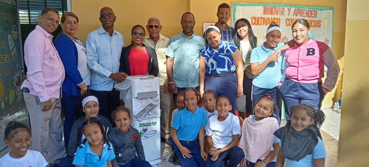 DONACION BEBEDERO ESCUELA POZO HONDO
